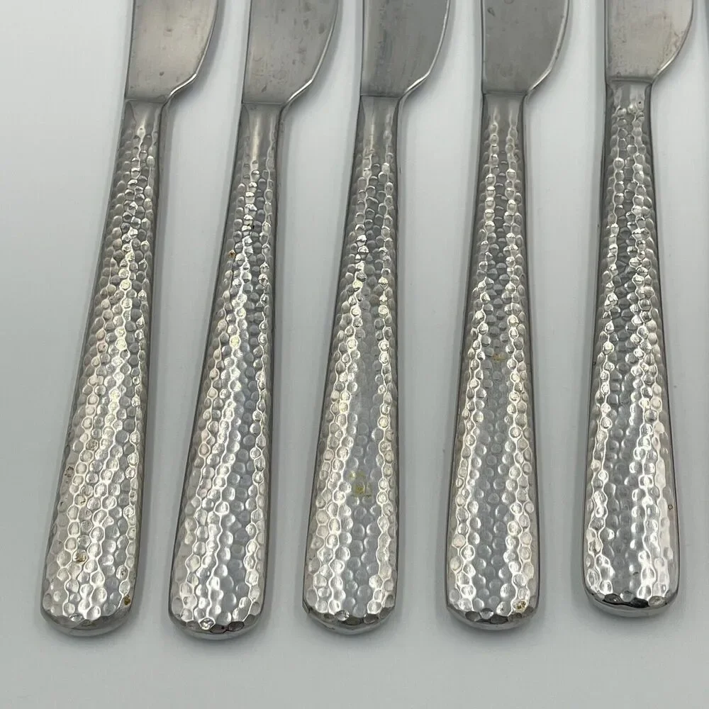 9 QTY Hampton Tomodachi ELLA Hammered Dinner Knives 9.25